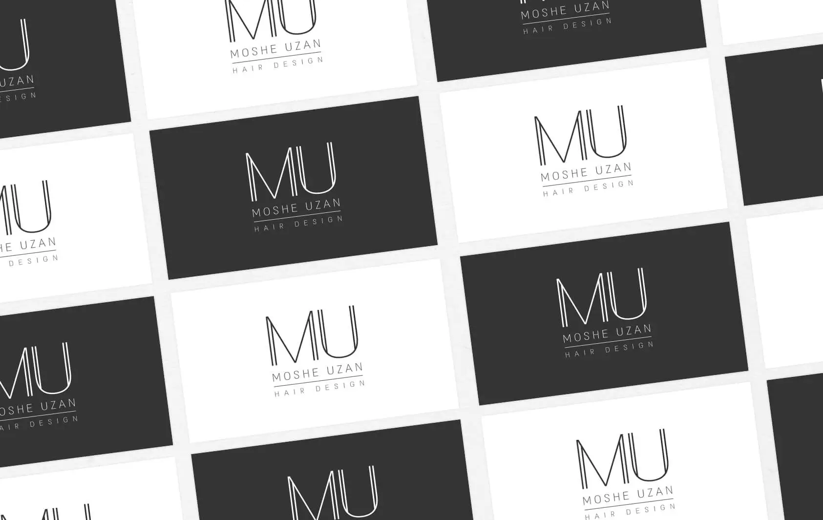 רשת כרטיסי ביקור חוזרים של MU Moshe Uzan Hair Design בשחור ולבן מונחים באלכסון