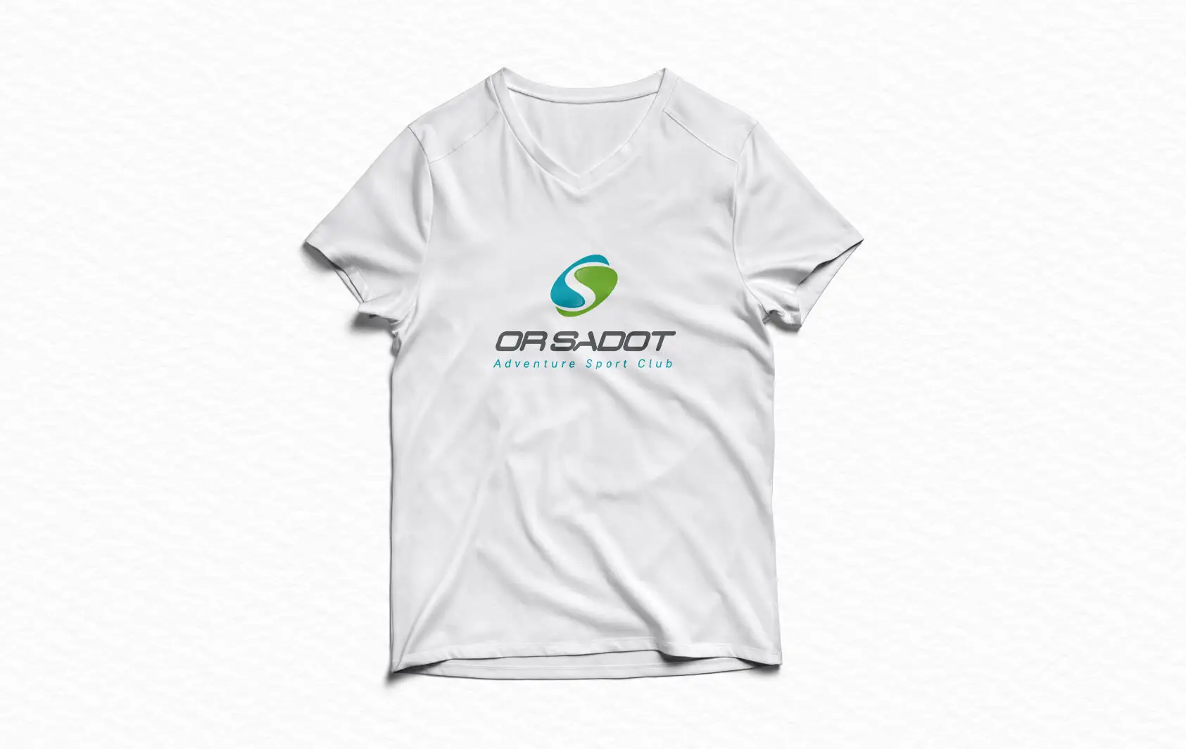 מיצוג חולצה לבנה עם לוגו OR SADOT Adventure Sport Club